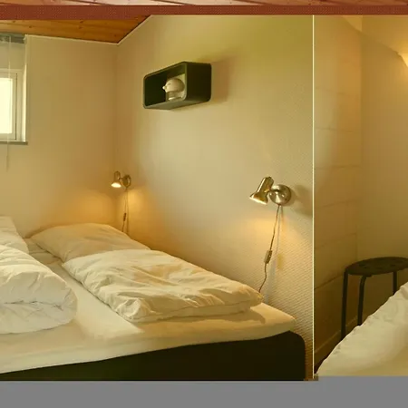 Three-bedroom With A Fireplace 03 度假居 *